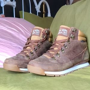 Brand New never worn north face boots